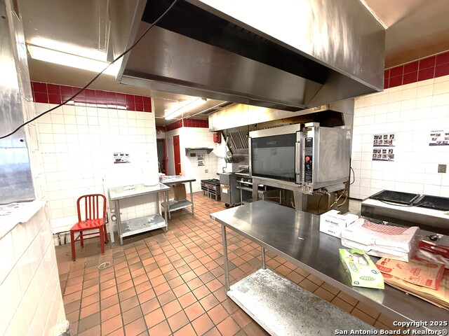 Listing photo id 25 for 11470 Perrin Beitel