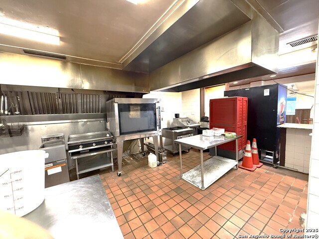 Listing photo id 26 for 11470 Perrin Beitel