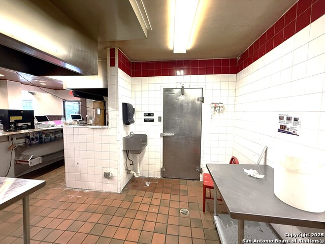 Listing photo id 27 for 11470 Perrin Beitel