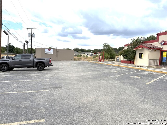 Listing photo id 4 for 11470 Perrin Beitel