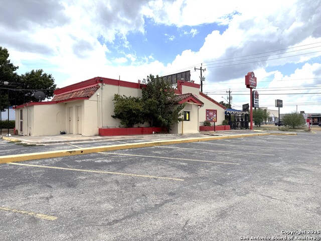 Listing photo id 5 for 11470 Perrin Beitel