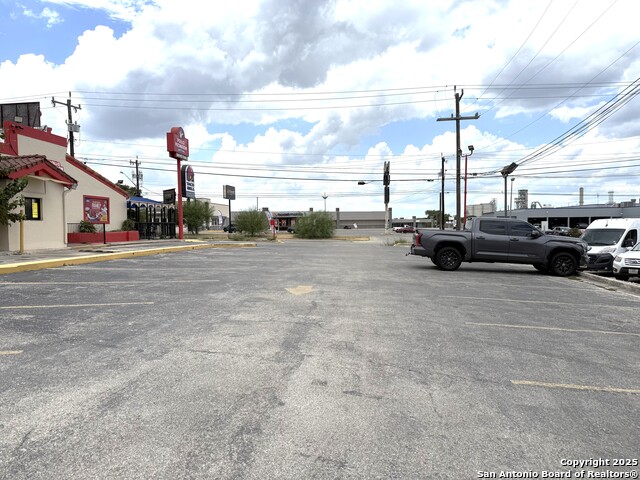 Listing photo id 6 for 11470 Perrin Beitel