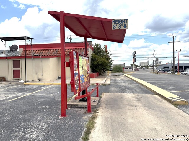 Listing photo id 7 for 11470 Perrin Beitel