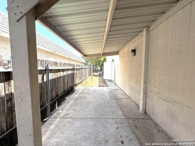 Listing photo id 10 for 8001 Midcrown