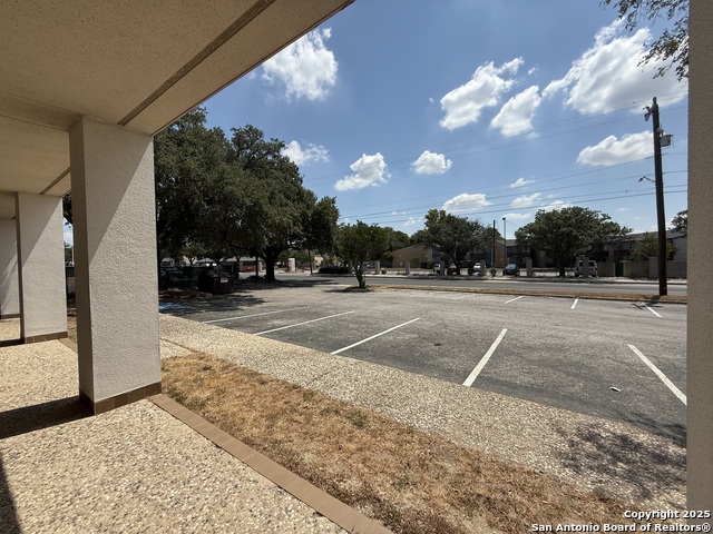 Listing photo id 13 for 8001 Midcrown