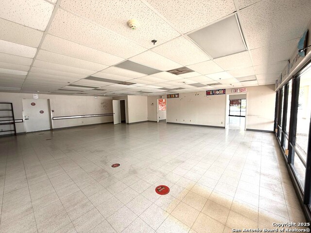 Listing photo id 14 for 8001 Midcrown