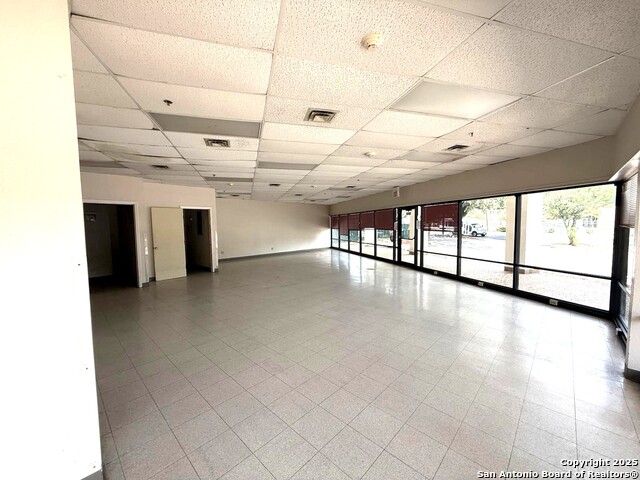 Listing photo id 17 for 8001 Midcrown