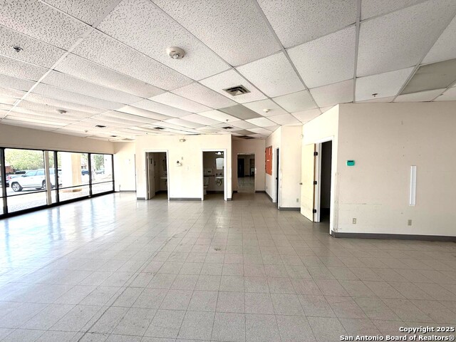 Listing photo id 18 for 8001 Midcrown