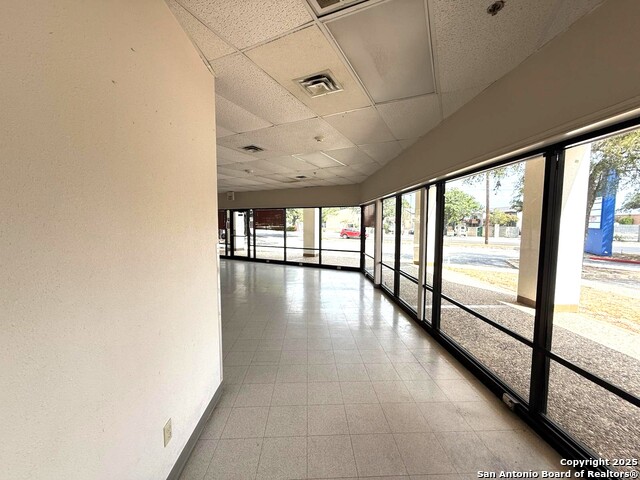 Listing photo id 19 for 8001 Midcrown