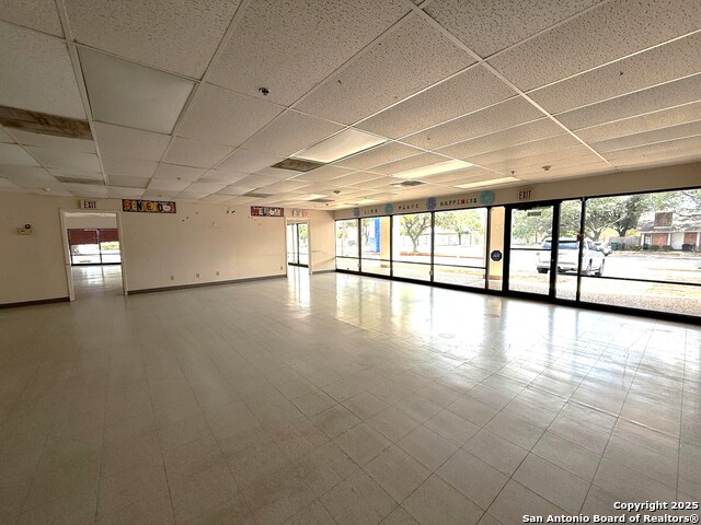 Listing photo id 21 for 8001 Midcrown