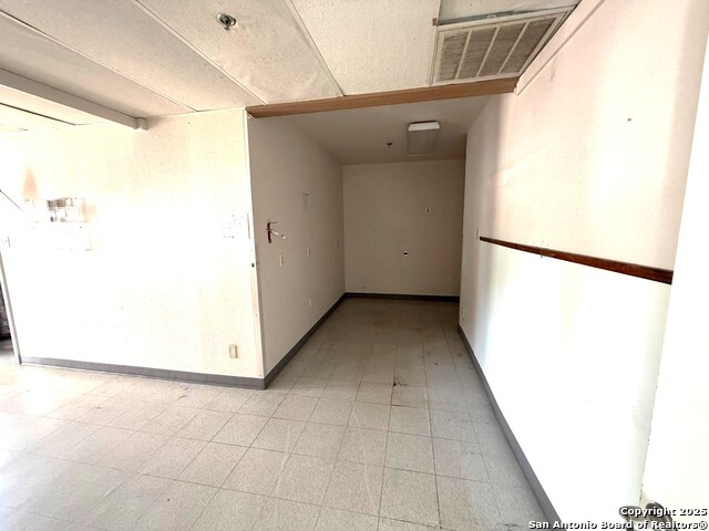 Listing photo id 23 for 8001 Midcrown