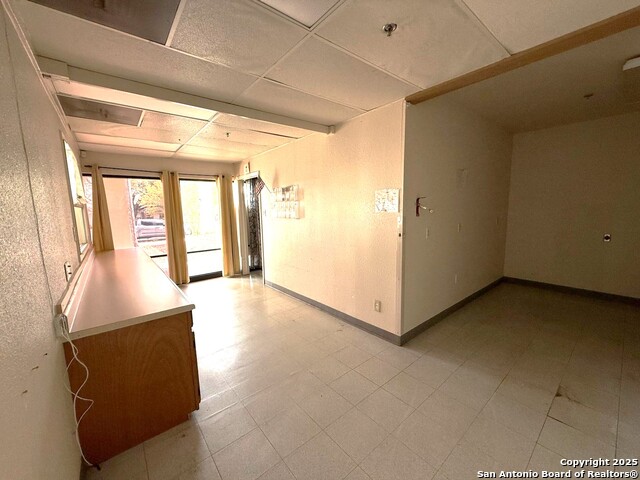 Listing photo id 24 for 8001 Midcrown