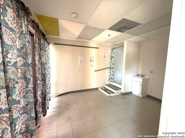 Listing photo id 25 for 8001 Midcrown