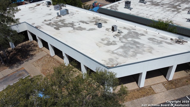 Listing photo id 6 for 8001 Midcrown