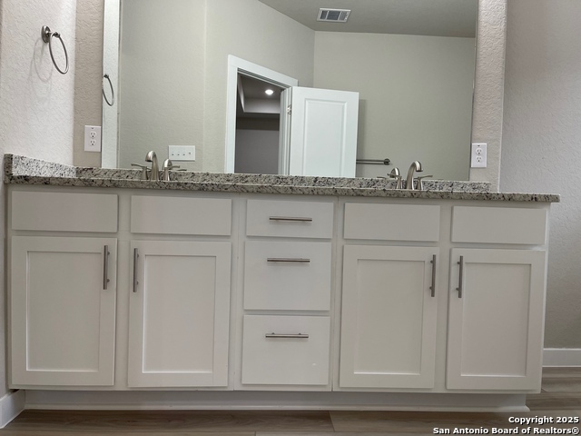 Image 10 of 20 For 21506 James Charles