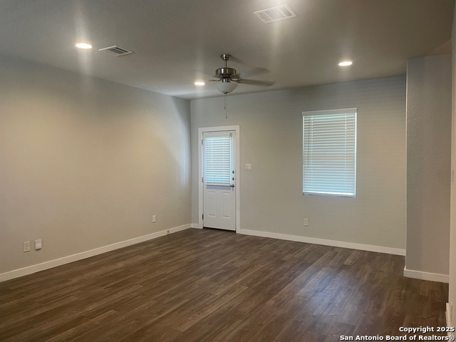 Image 21 of 37 For 8318 Runner Cove  101