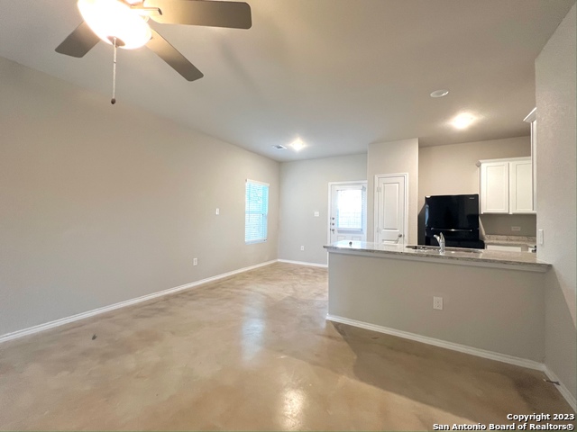 Listing photo id 4 for 7927 Dial Ike Dr  202