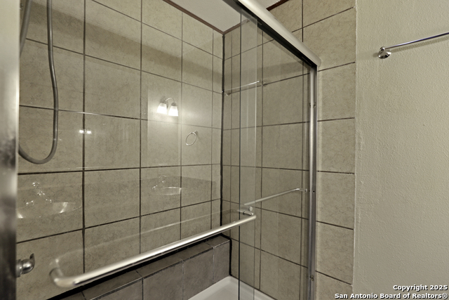 Image 14 of 20 For 9819 Jenson Pt