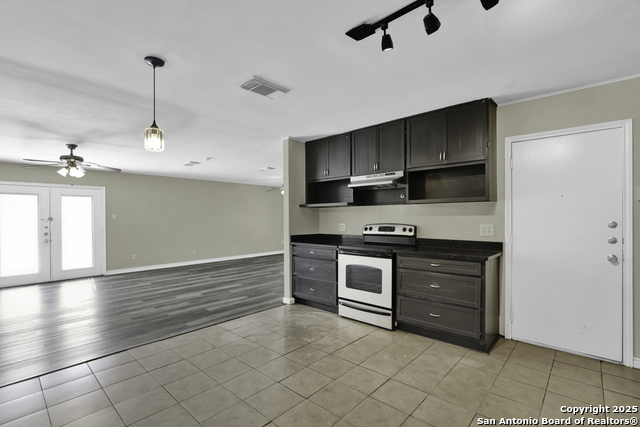 Image 3 of 20 For 9819 Jenson Pt