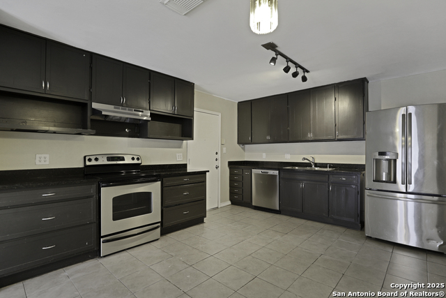 Image 5 of 20 For 9819 Jenson Pt