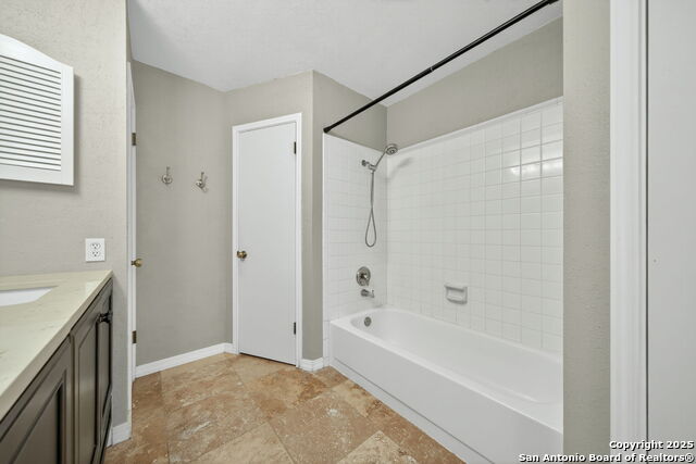 Listing photo id 24 for 824 Garden Meadow