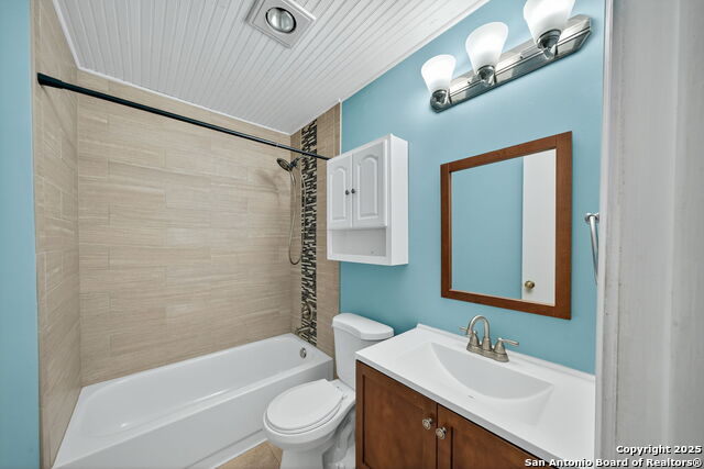 Listing photo id 26 for 824 Garden Meadow