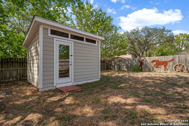 Listing photo id 33 for 824 Garden Meadow