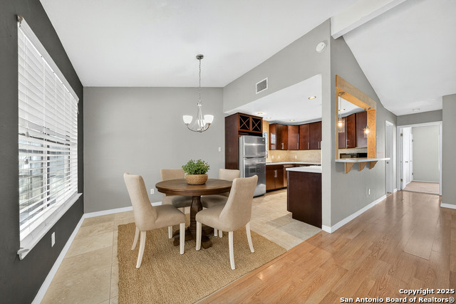 Listing photo id 4 for 824 Garden Meadow