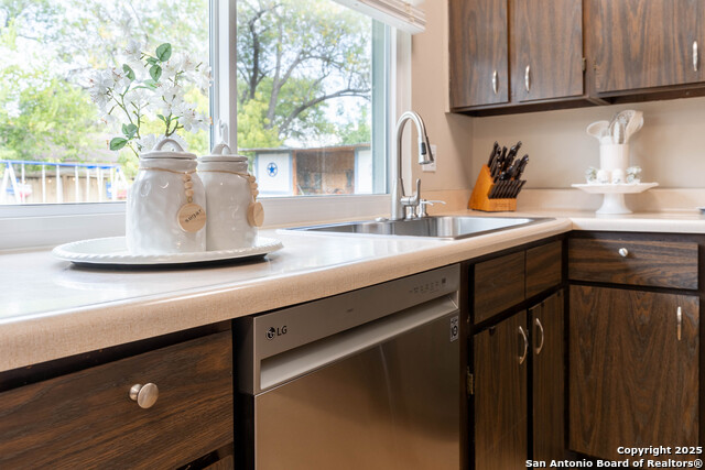 Image 11 of 29 For 6635 Spring Hollow