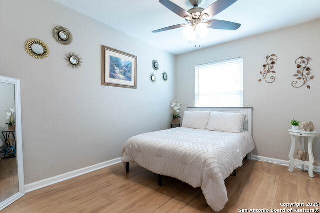 Image 21 of 29 For 6635 Spring Hollow