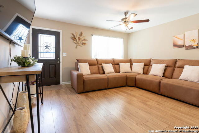 Image 5 of 29 For 6635 Spring Hollow