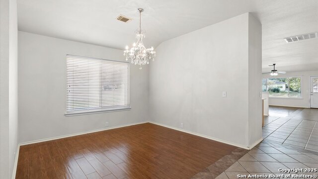 Listing photo id 3 for 5805 Black Diamond