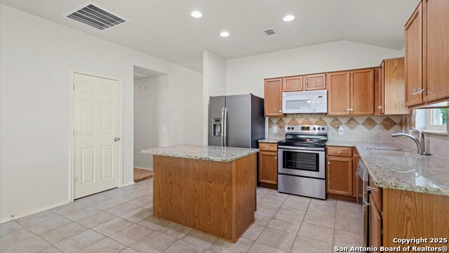 Listing photo id 5 for 5805 Black Diamond