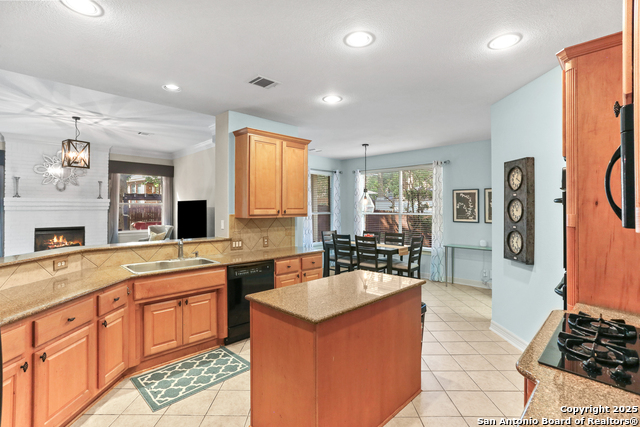 Image 14 of 44 For 18515 Rogers Place