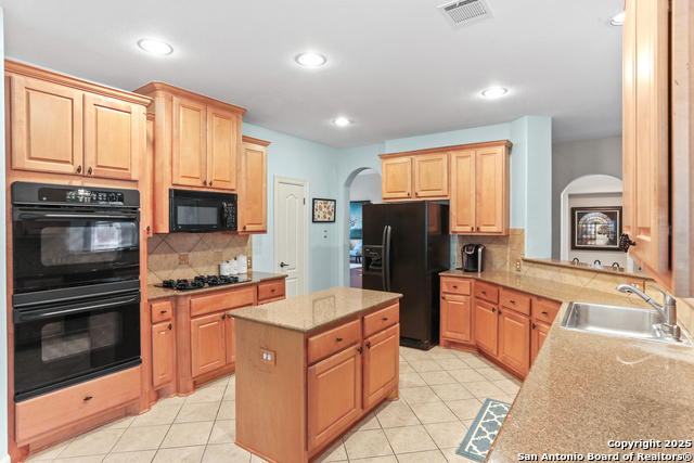 Image 15 of 44 For 18515 Rogers Place