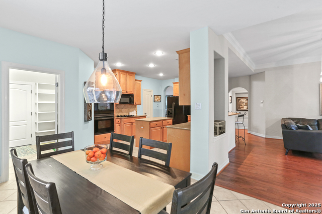 Image 17 of 44 For 18515 Rogers Place