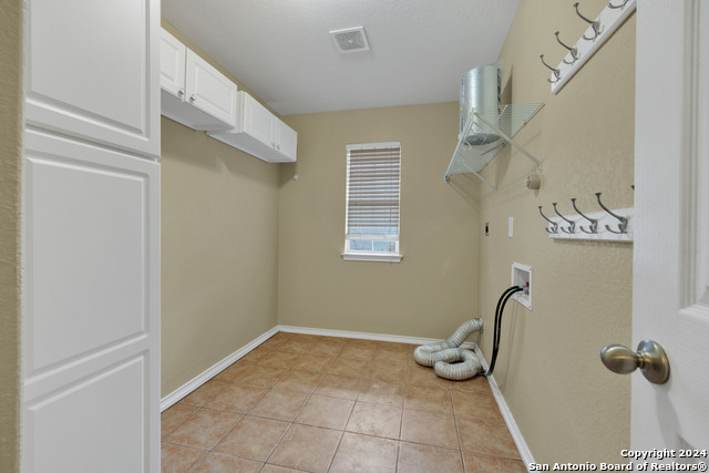 Listing photo id 9 for 10803 Marot Field