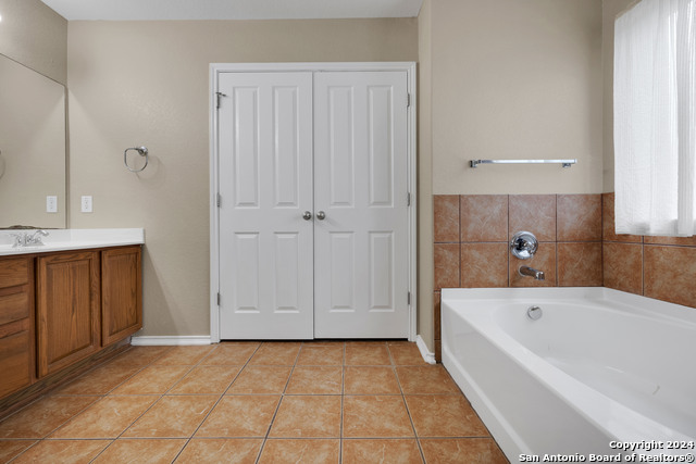 Listing photo id 13 for 10803 Marot Field
