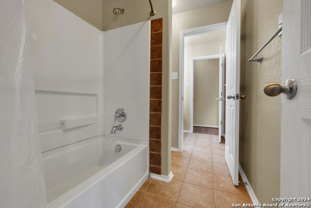 Listing photo id 18 for 10803 Marot Field