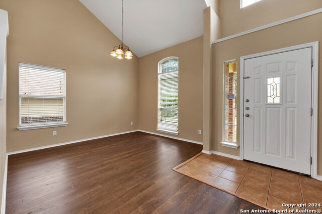 Listing photo id 3 for 10803 Marot Field