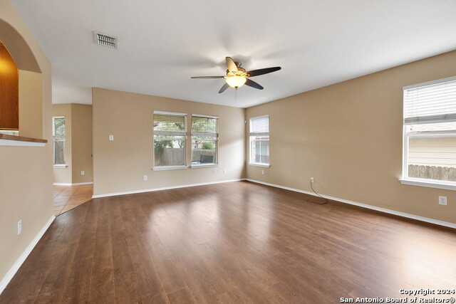 Listing photo id 4 for 10803 Marot Field