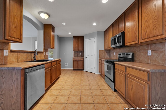 Listing photo id 7 for 10803 Marot Field