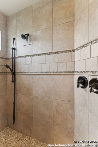 Listing photo id 20 for 211 Granville Way