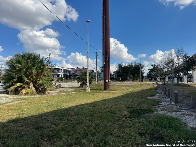 Listing photo id 2 for 1418 Broadway