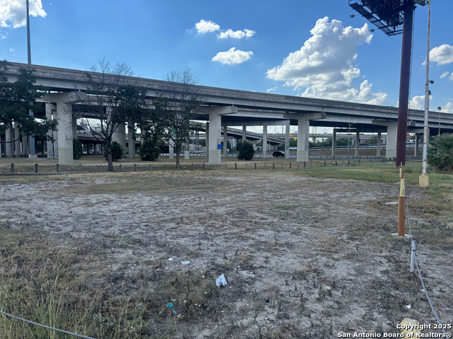 Listing photo id 3 for 1418 Broadway