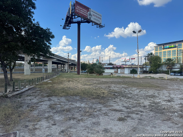 Listing photo id 4 for 1418 Broadway