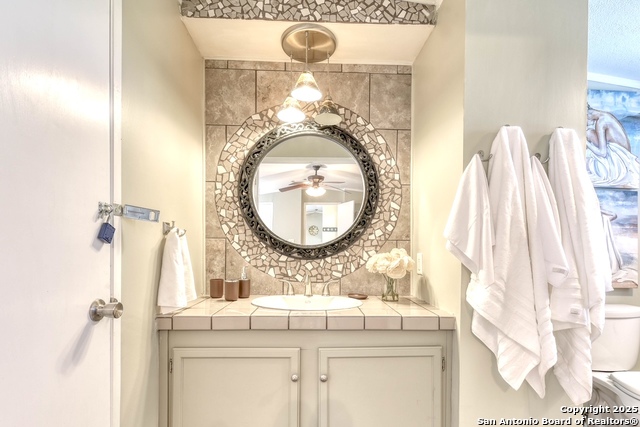 Image 19 of 43 For 805 Lakeview Loop