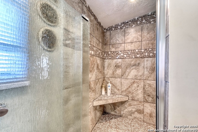 Image 20 of 43 For 805 Lakeview Loop