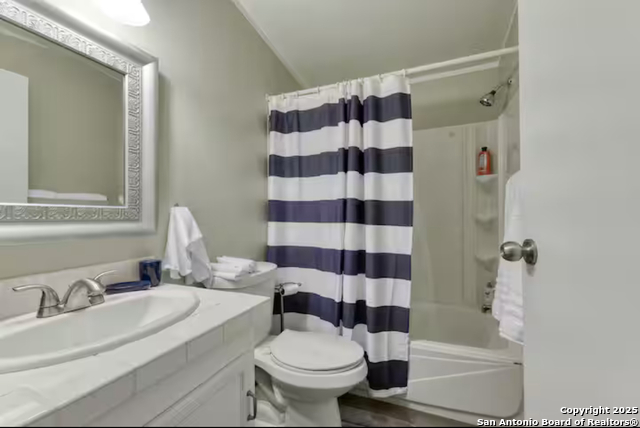 Image 23 of 43 For 805 Lakeview Loop