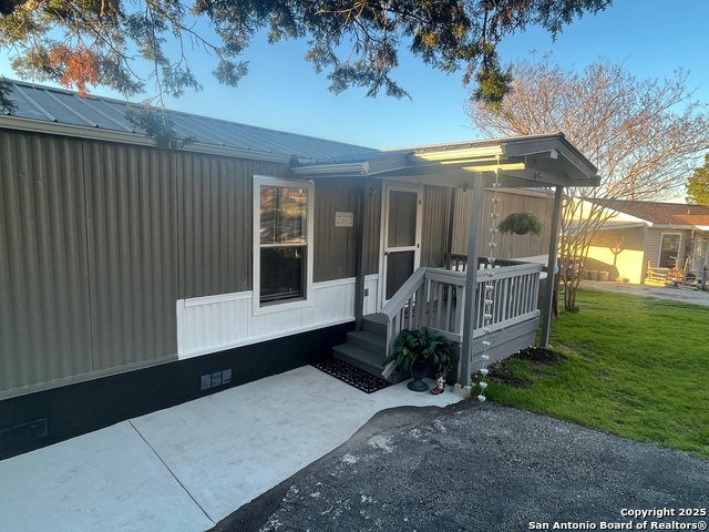 Image 38 of 43 For 805 Lakeview Loop